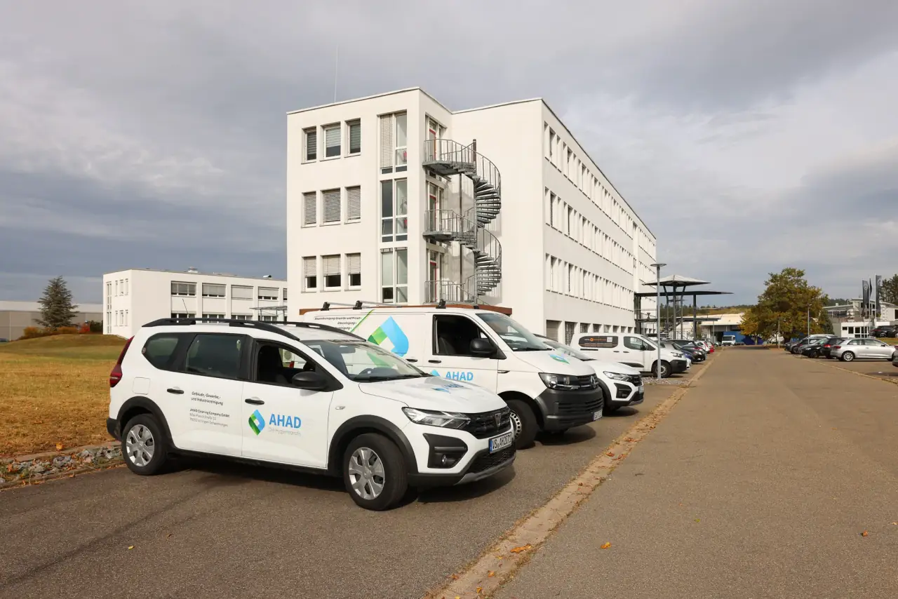AHAD-Fuhrpark vor der Zentrale in Villingen-Schwenningen